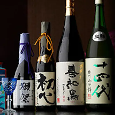 お客様のお好みやご予算に合わせて選ぶ、寿司に合う厳選の銘酒の数々