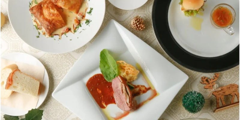 【Xmas2025】DEN AQUAROOM SHINJUKUが贈るクリスマスディナー＋乾杯シャンパン付（半個室確約）