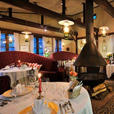 大人のラグジュアリーな空間で、ゆったりお食事