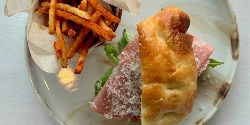 平日限定【フォカッチャサンドウィッチ】 フレンチフライ＆ソフトドリンク付