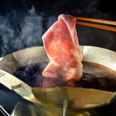 おまかせコース 〆の土鍋ご飯は名物の黒毛和牛のすきしゃぶで