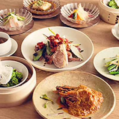 その日だけの美味しい食材を使ってお客様のお好み、量に合わせてコースを組み立てます