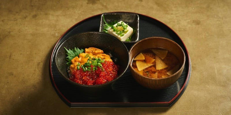 【ウニいくら丼コース】燻製ウニとウニのお刺身、ウニバターバゲット等ウニ尽くし全5品＋スパ含2h飲放題