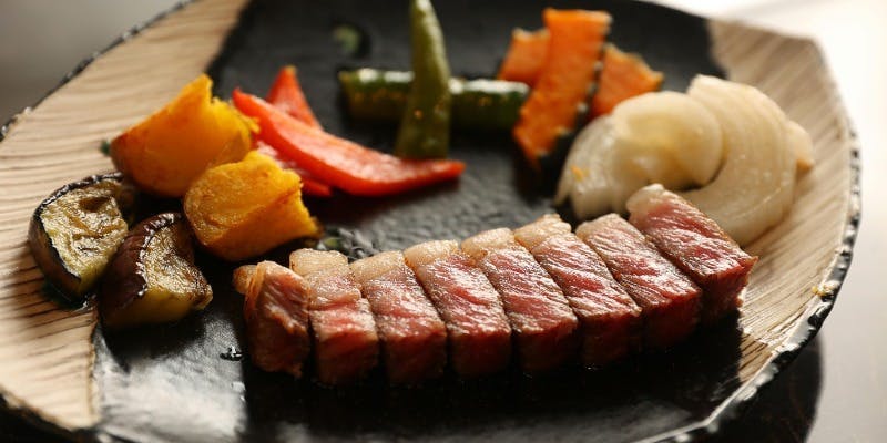 【新・神戸ワールド記念コース】選べる神戸牛のメイン、デザート付き（ステーキ）