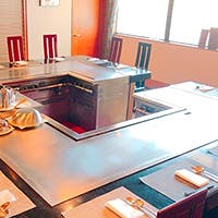 神戸ならではの食材をライブ感ある鉄板焼で