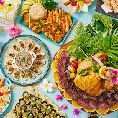 沖縄産の食材を贅沢に使用した豪華ビュッフェ