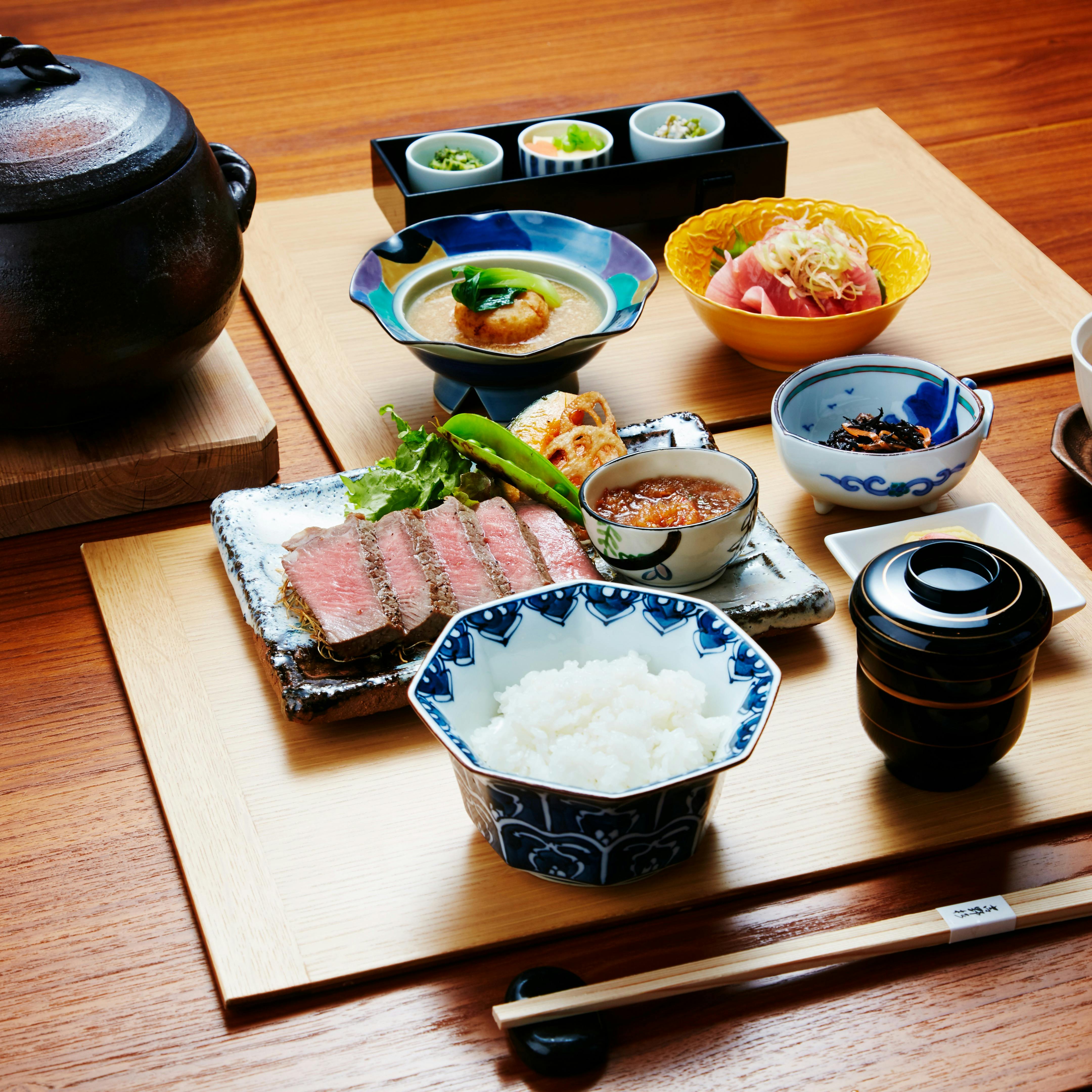 茶寮 リビエラの庭 庭 1日10食限定 土鍋で炊いたご飯と天ぷらや魚料理 先付 お造りなど旬の味わいをモダン会席仕立てで ランチ プラン メニュー 一休 Comレストラン