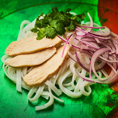 出来立ての料理など約80種以上の料理をお楽しみ頂けます。
