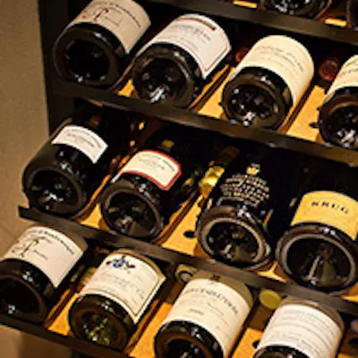 日本料理と相性の良いお酒をご堪能ください。ワインとのマリアージュも