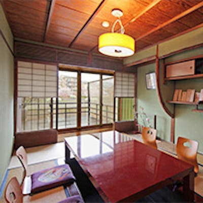 京都の町屋で過ごす特別なひととき、時を忘れて語り合える広々とした個室も