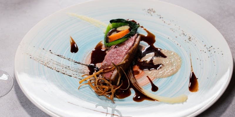 【記念日】乾杯ドリンク、ケーキ付！メインを飛騨牛へUPグレード、鮑、オマールなど全7品