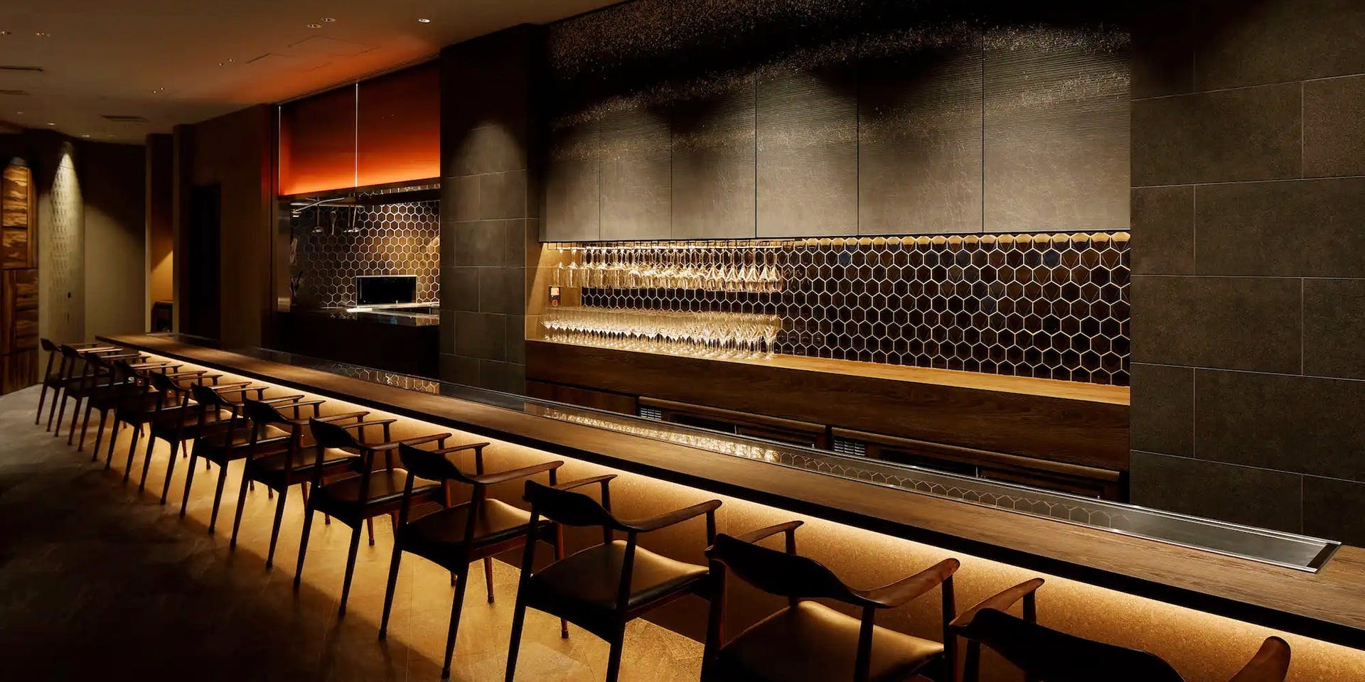 鉄板和食とワイン 萬鉄 - 画像3