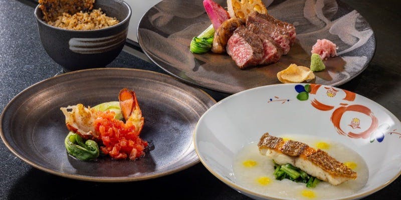 【オマール海老と黒毛和牛ランチ】ぷりっとしたオマール海老、那古亭自慢のガーリックライス等