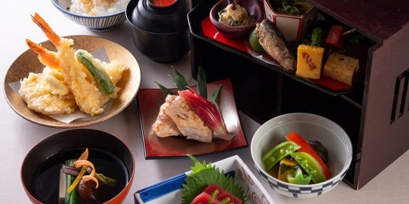 【四季の野点箱】造り3種や天麩羅盛り合わせ、様々な味わいを愉しむ2段重などのディナー御膳（12～2月）