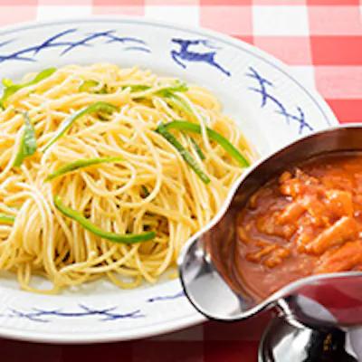 こだわりの食器と新聞メニュー