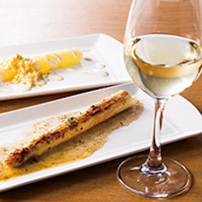 三笠会館伝統の洋食メニューをはじめ、ワインに合うおつまみもご用意しております