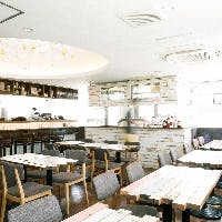 お一人様から大人数でもお楽しみ頂ける空間