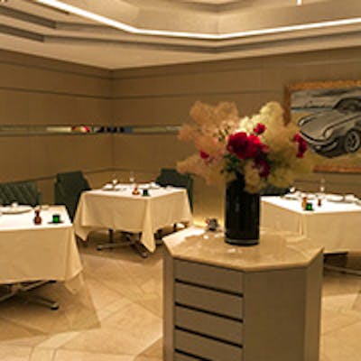 洗練された空間で、La Becasseの世界をお愉しみください