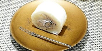 期間限定愉茶セット ロールケーキ - ROYAL BLUE TEA ROPPONGI BOUTIQUE・THE T BAR