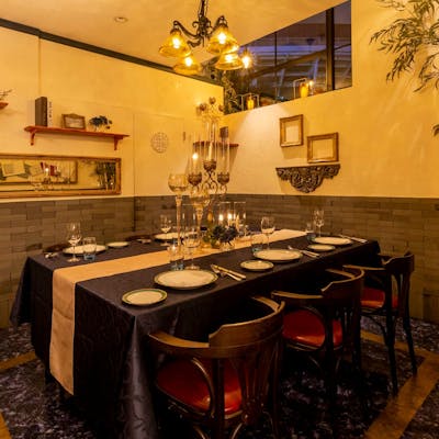 ヨーロピアンダイニングと寛ぎの空間で、仲間との食事や特別な日に