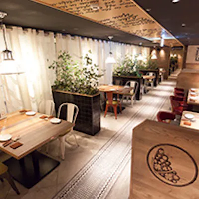 開放感あふれる店内