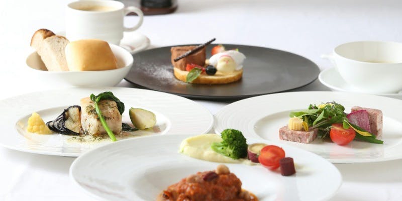 【Xmas2025】「ジングルベル」クリスマスの特別ランチ 全5品＋乾杯スパークリング（昼限定）