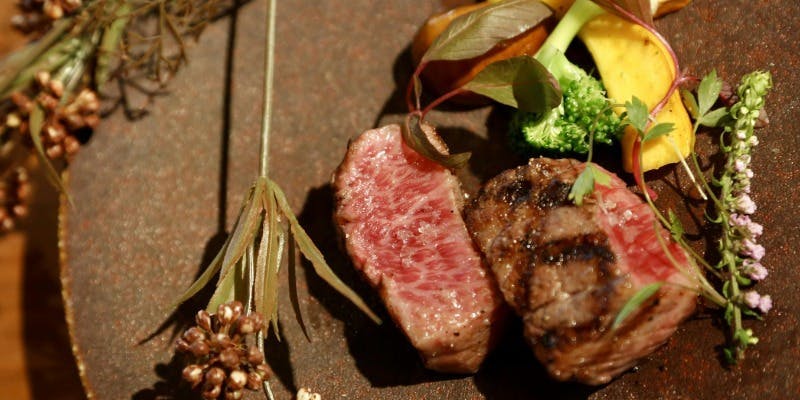 【忘年会コース】メインは飛騨牛A5 イチボなど全7皿シェアスタイル　2h飲み放題付き