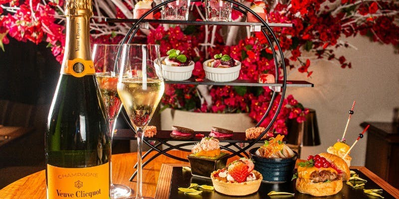 【Xmasアフタヌーンティー】乾杯ヴーヴクリコ付 いちごと冬の味覚を贅沢に　2時間カフェフリーフロー