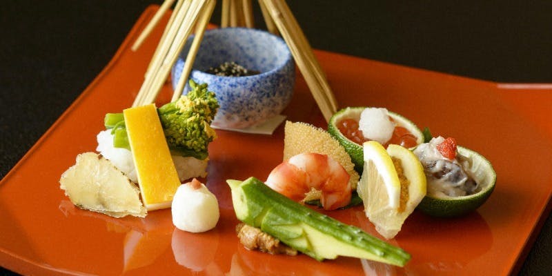 【旬の海・山の幸を贅沢に使用した御昼食会席コース】全10品