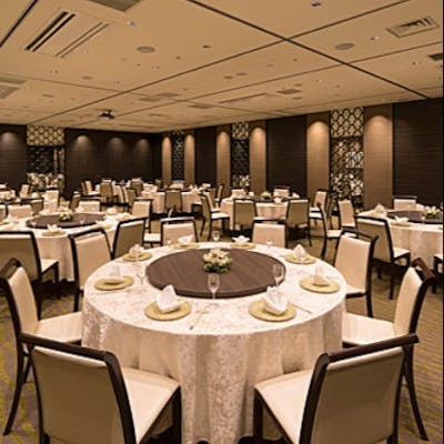 様々なシーンで対応可能な個室や宴会場のご用意ございます。