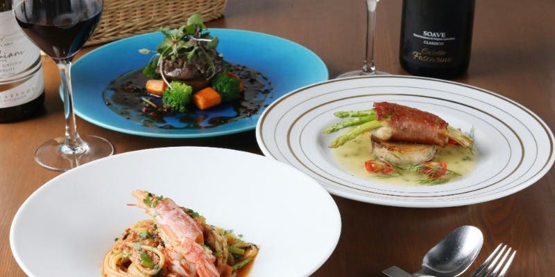 【Xmas2025】スペシャルディナーコース（和牛ヘレ,パスタ,リゾットなど全8品）＋乾杯泡ワイン（17時～）