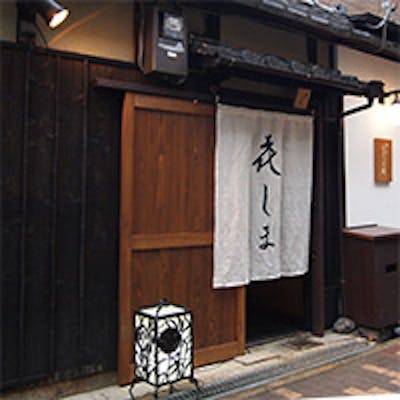 情緒漂う隠れ家のような空間