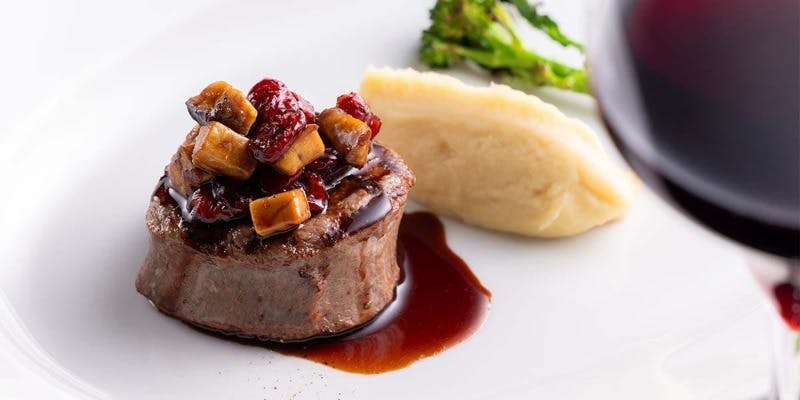 【Xmas2025】CENTRUM アメリカンステーキハウス クリスマスディナー4品コース＋シャンパン付（12/24～25）