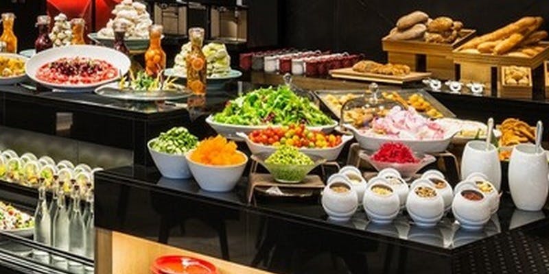 8/27削除予定 最終値下げ ヒルトン大阪 ランチブッフェチケット 2枚