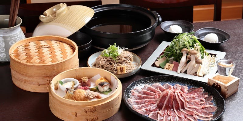 四季彩コース　寒い季節にぴったりの鴨鍋や前菜8種盛り合わせ、お蕎麦、デザートなど