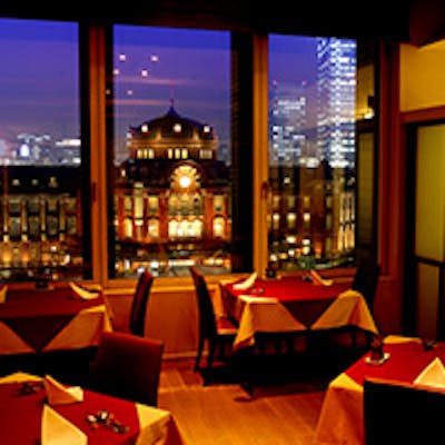 東京駅を眺めながら、大自然の味覚を楽しむ贅沢