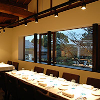 スタイリッシュで開放感ある寛ぎの空間