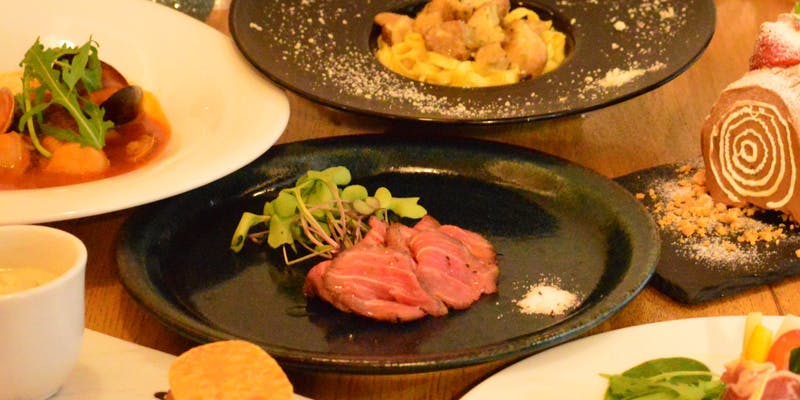 【忘新年会プラン】前菜や鶏肉のグリル、パスタなど全8品＋120分飲み放題