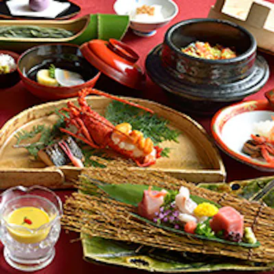 四季の恵みを日本料理の巧みの技で芸術へと