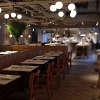ライフスタイルホテルの顔となるタパスラウンジ