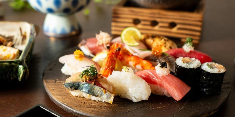 【ランチ限定】ー寿司会席ーお造り、寿司8貫、甘味を含む　全8品
