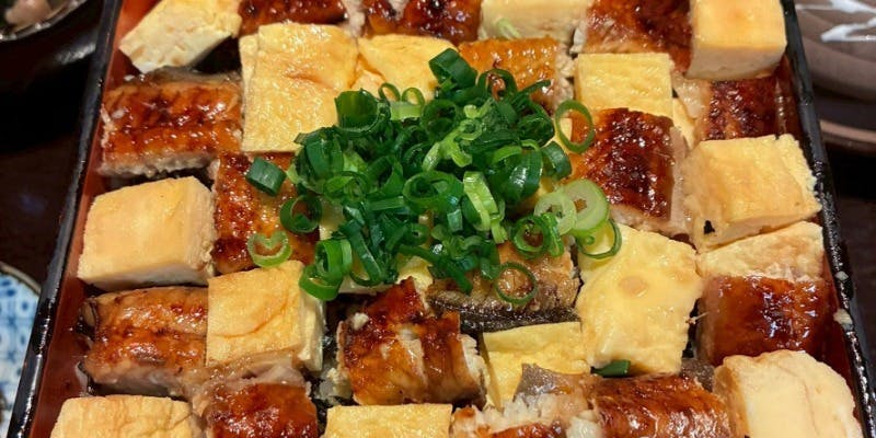 【ランチ限定】体験型のうなぎ料理が堪能出来る「鰻玉丼」【肝吸い・小鉢・漬物付】＜2,750円＞