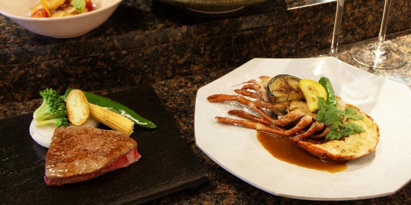 【厳選 近江牛と海鮮ディナー】上質な近江牛と海の幸どちらも贅沢に 全8品＋選べるワンドリンク