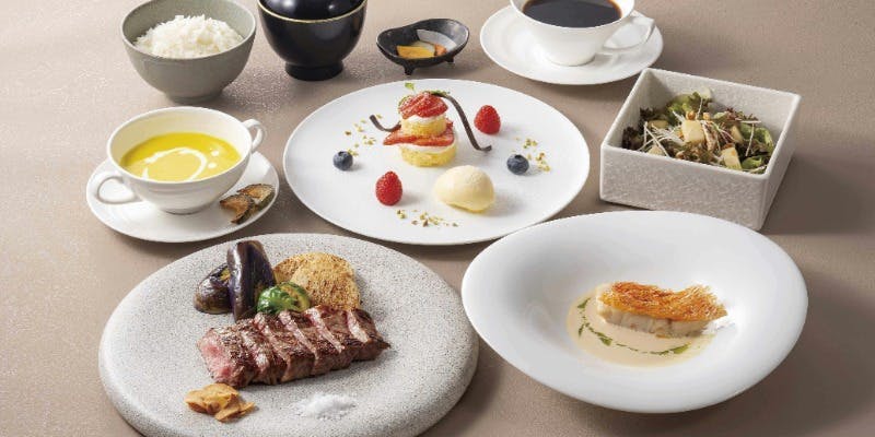 【シェフおすすめランチ】月ごとに変わるお魚料理やオーストラリア産牛ロース肉他全8品（12/13まで）
