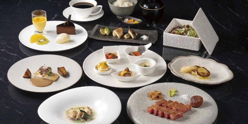 開業記念特別コース　A5ランク銘柄牛、鮑又は伊勢海老（半身）の鉄板焼フルコース全11品