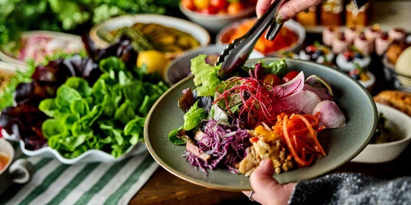 【サラダブッフェランチ】メイン～選べる肉料理or魚料理～＋カフェフリー（2時間制・12/1～）