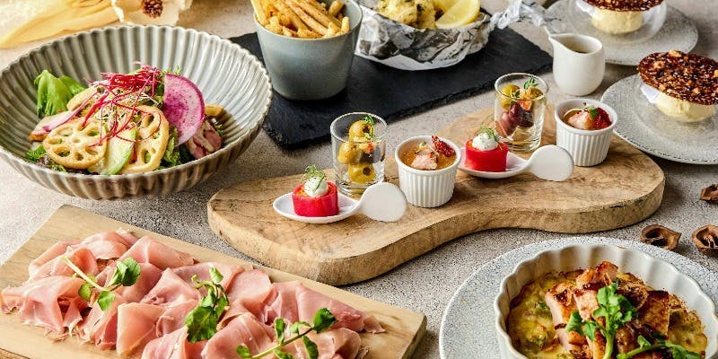 12/1～【女子会におすすめ】生ハム食べ放題が楽しめるクイーンコース＋アルコール飲み放題付き（2時間制）