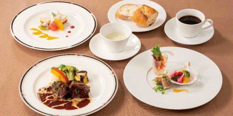 【牛ホホ肉赤ワイン煮込みランチ】前菜、スープ、 デザートなど全6品＋乾杯ドリンク付き