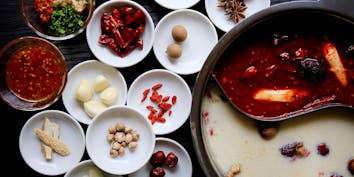 【火鍋スターターセット】スープと定番食材のセット - 重慶飯店 横浜中華街 本館
