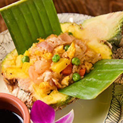 お料理、お飲物、接客とサービス精神で全てをお客様のお腹と心を満足させたい